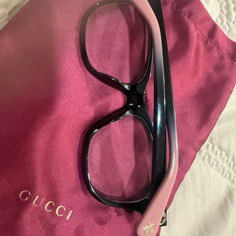 Gucci Women's Elegant Black Frames - image 3
